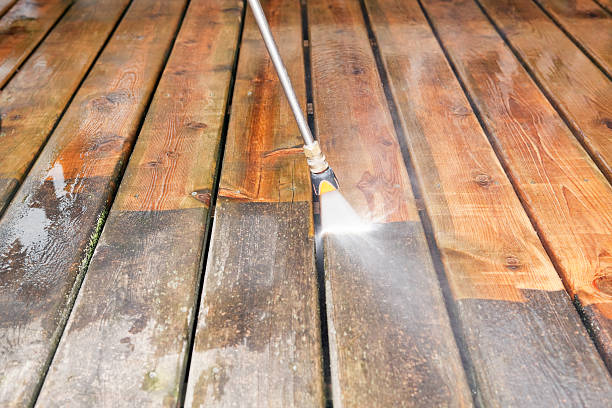 Best Deck Pressure Washing  in Home Gardens, CA